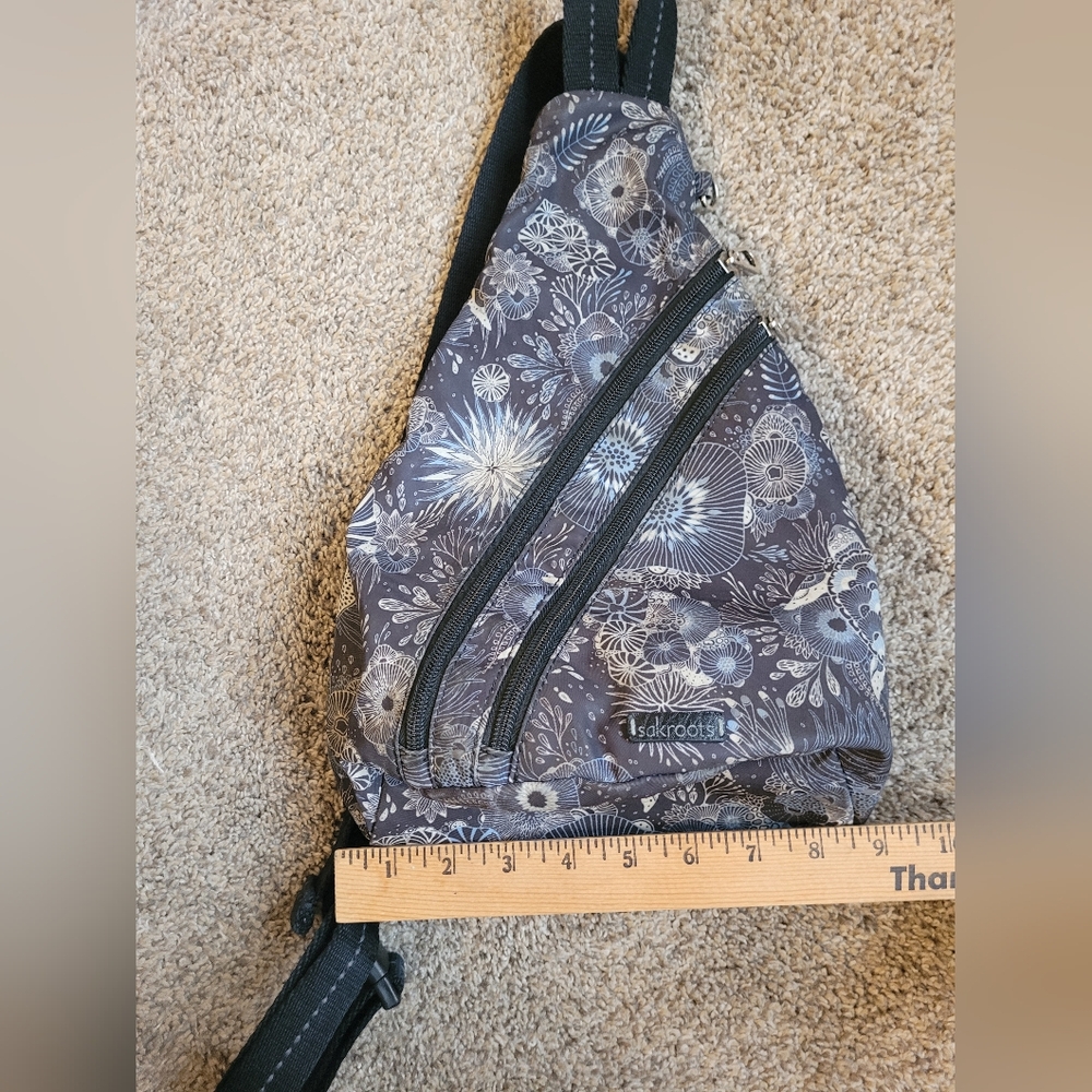 Sakroots Gray, Cream, Blue Ocean, Sea Turtle Patterned Sling Bag, Zipper Pockets - Picture 3 of 13